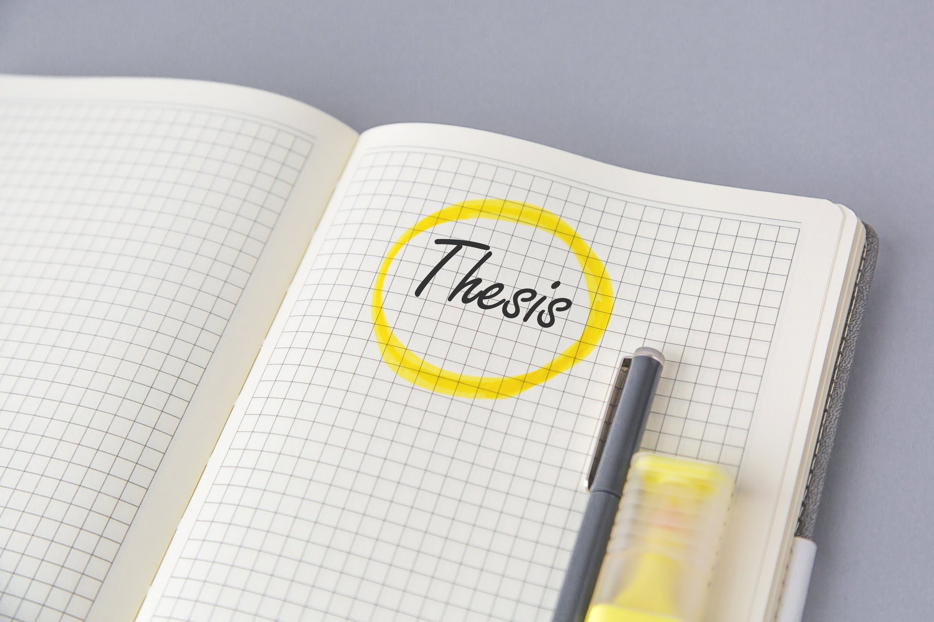 Cuaderno con tesis escrita